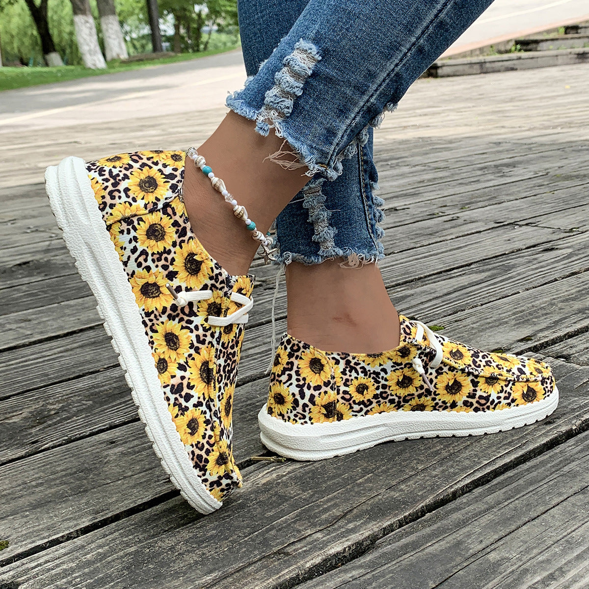 Printed Round Toe Flat Sneakers